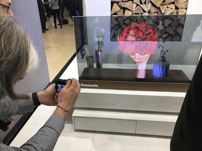 На выставке IFA представили прозрачный телевизор будущего (ВИДЕО)