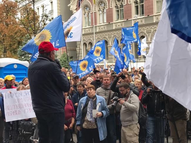 Партия «За жизнь» начала бессрочную акцию протеста под Нацбанком (ФОТО, ВИДЕО)