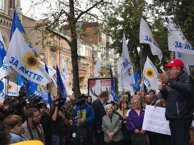 Партия «За жизнь» начала бессрочную акцию протеста под Нацбанком (ФОТО, ВИДЕО)