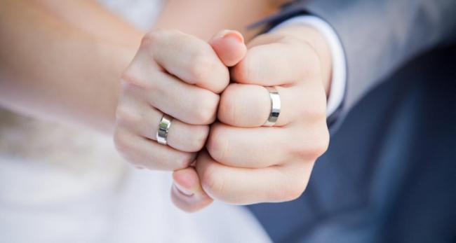 Обручальные кольца негативно влияют на мужчин, – ученые