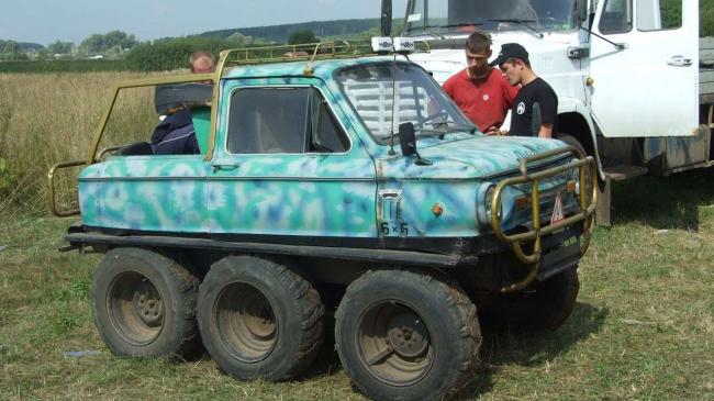 Знай наших: украинец создал автомобиль-амфибию из "Запорожца" (ВИДЕО)