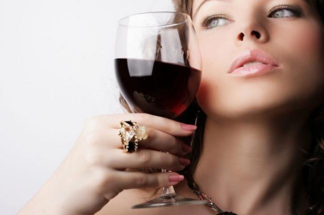Алкогольная диета: какой напиток способствует похудению