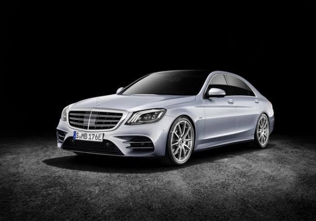 В Mercedes-Benz показали публике самый экономичный седан (ФОТО)