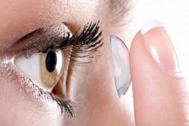 Угрозы слепоты: Ученые рассказали, как нужно носить контактные линзы
