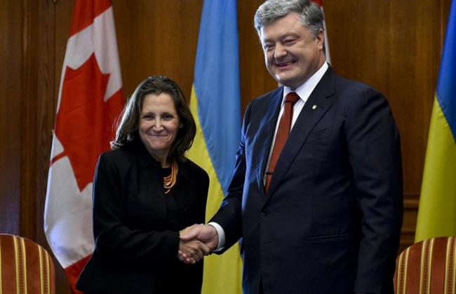 Порошенко обсудил с главой МИД Канады ситуацию на Донбассе