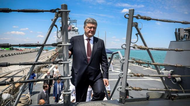 Петр Порошенко поручил подать иск на РФ из-за Керченского моста