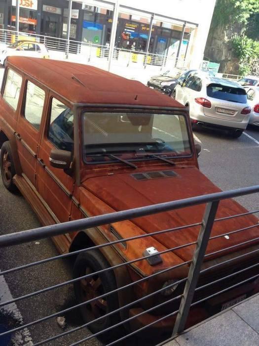 Необычный тюнинг: новый внедорожник "Mercedes" превратили в "ржавый металлолом" (ФОТО)
