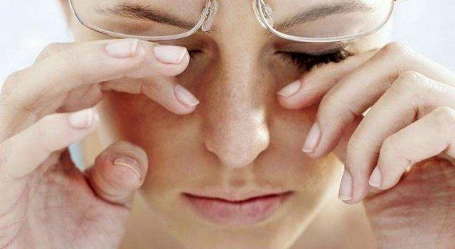 Эксперты раскрыли причины глазного тика и как от этого избавиться