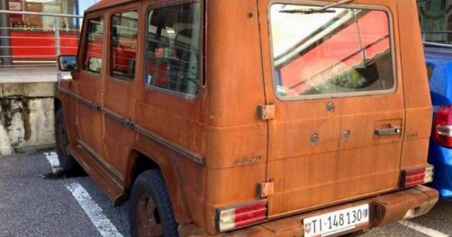 Необычный тюнинг: новый внедорожник "Mercedes" превратили в "ржавый металлолом" (ФОТО)
