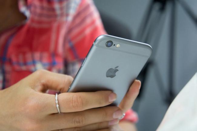 Мобильные телефоны вызывают рак глазного яблока, – ученые