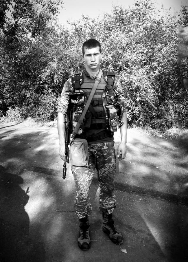 В зоне боевых действий на Донбассе погиб юный боец ВСУ (ФОТО)