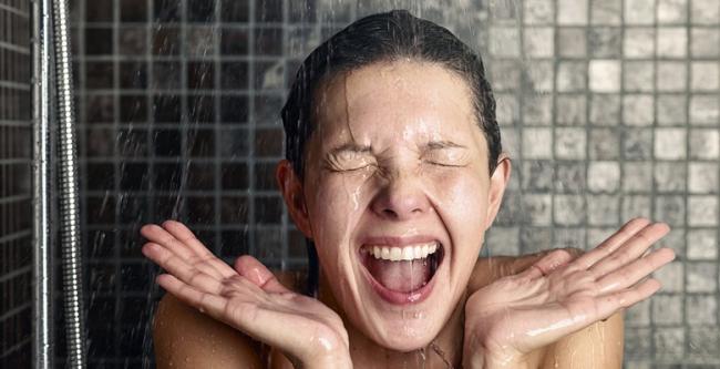 Ученые настоятельно рекомендуют регулярно принимать холодный душ