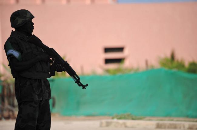 В Сомали при нападении на отель убиты и ранены десятки человек 