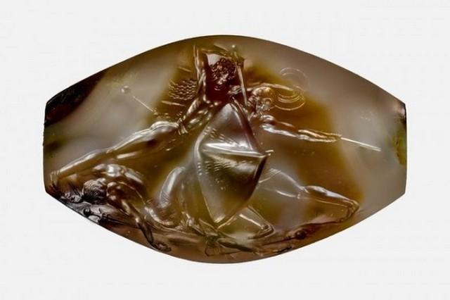 В могиле древнегреческого воина нашли уникальную гемму возрастом 3500 лет
