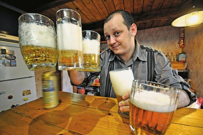 В Бельгии священник привлекает прихожан с помощью пива