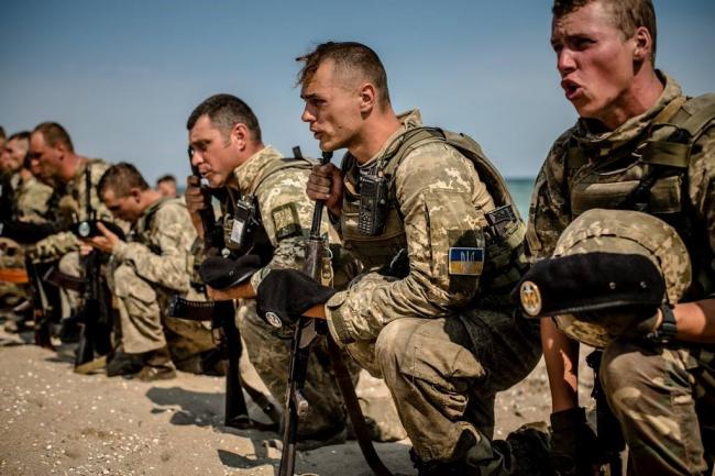 На Донбассе силы АТО ведут бои с террористами, есть раненые