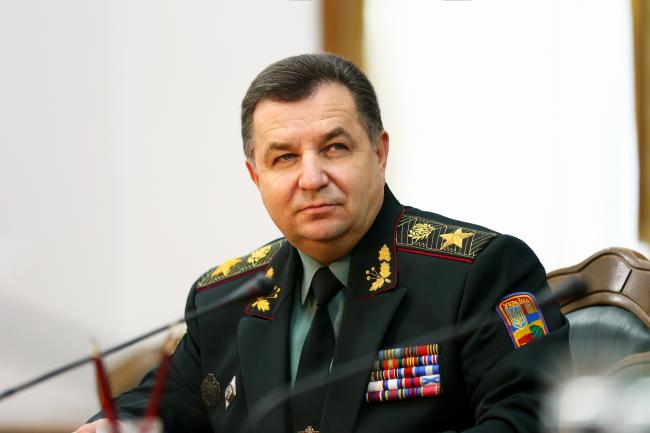 Министр обороны заявил о готовности реагировать на обострение ситуации в Луганске