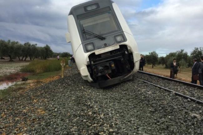 В результате схода с рельсов поезда в Испании пострадали десятки человек