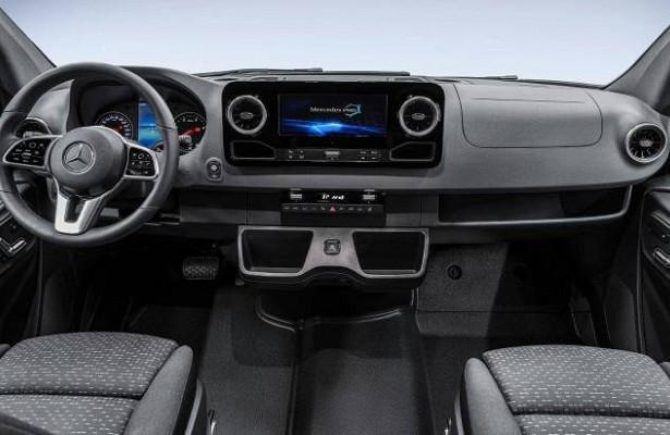 Mercedes показал интерьер фургона Sprinter нового поколения 