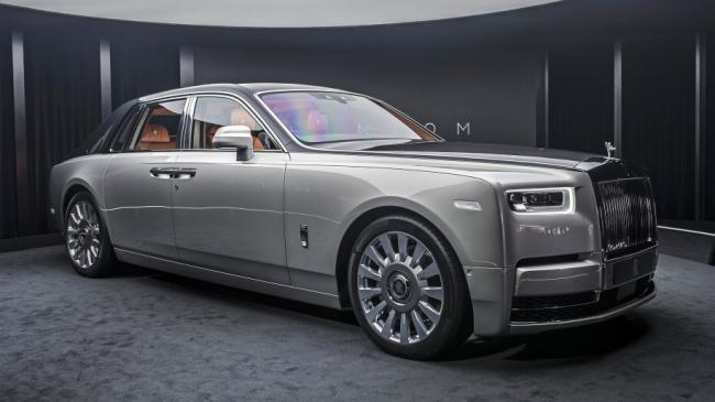 Ценный лот: первый Rolls-Royce Phantom нового поколения продадут на аукционе (ФОТО)