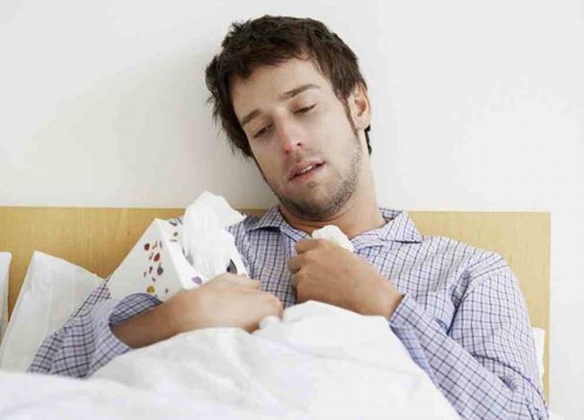 Ученые объяснили, почему мужчины тяжелее переносят грипп и простуду