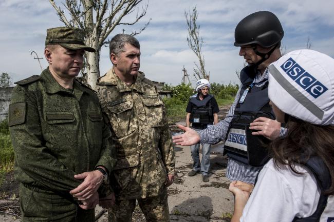 Франция и Германия попытаются убедить РФ вернуть наблюдателей на Донбасс