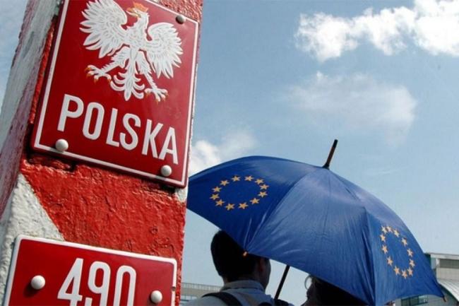 Украинцам придется платить за право работать в Польше