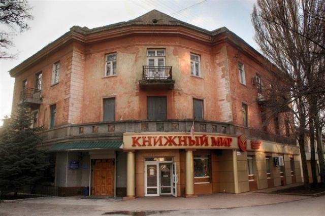 Разруха и уныние: в Сети появились новые снимки оккупированной территории Донбасса (ФОТО)