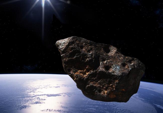 К Земле на большой скорости несётся гигантский астероид