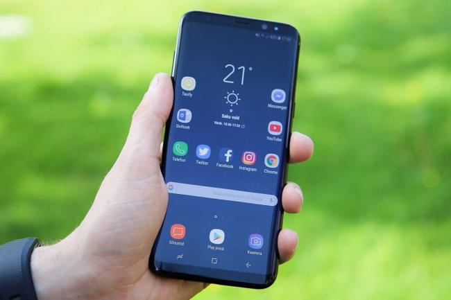 Samsung запатентовала полностью безрамочный смартфон (ФОТО)