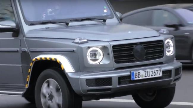 Новый внедорожник от Mercedes-Benz впервые замечен на дорогах (ФОТО)
