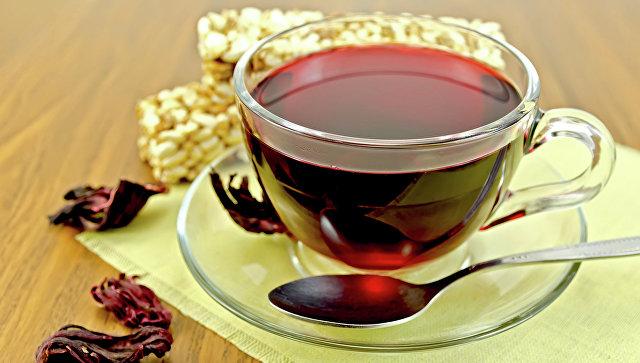 Медики раскрыли связь горячего чая с опасным заболеванием