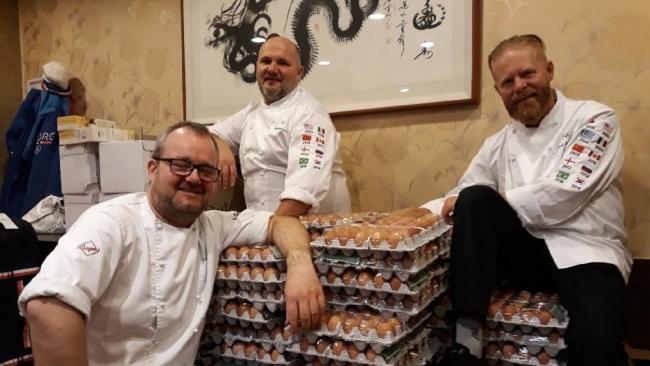 Из-за ошибки в переводе поварам олимпийской сборной Норвегии прислали 15 тысяч яиц вместо 1,5 тысяч