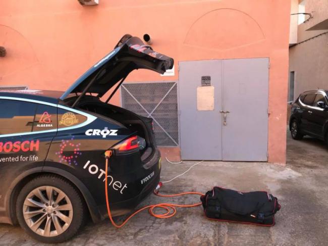 Кроссовер Tesla Model X пересек пустыню Сахара (ФОТО)