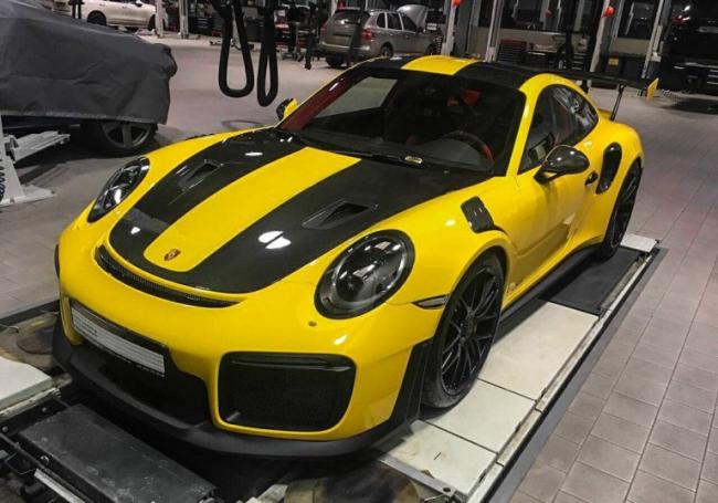 Редкий экзмпляр: в Украине засветился самый быстрый автомобиль Porsche (ФОТО)