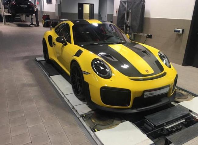 Редкий экзмпляр: в Украине засветился самый быстрый автомобиль Porsche (ФОТО)