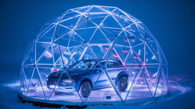 Компания Porsche открыла автосалон на высоте 2300 метров над уровнем моря (ФОТО)