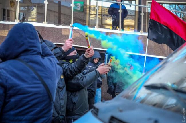 Консульство России в Одессе облили краской (ФОТО)