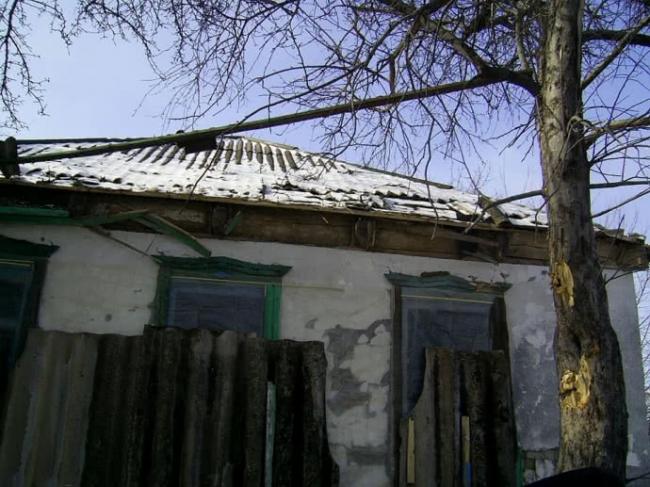 Боевики обстреляли жилые дома на Луганщине (ФОТО)