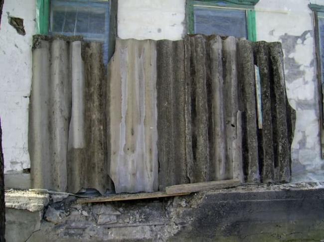 Боевики обстреляли жилые дома на Луганщине (ФОТО)