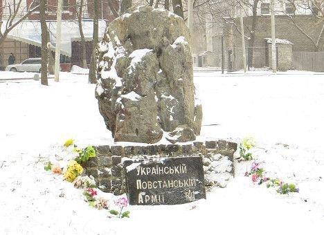 В Харькове осквернили памятник УПА: подробности происшествия