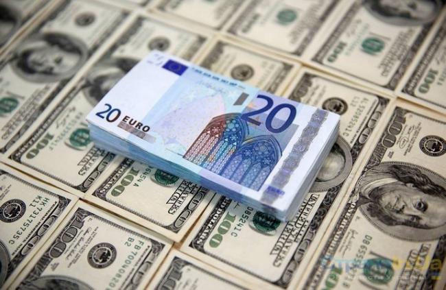 Порошенко внес в Раду "неотложный" законопроект о валюте