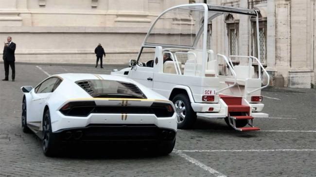 Папа Римский принял решение продать свой автомобиль Lamborghini (ФОТО)