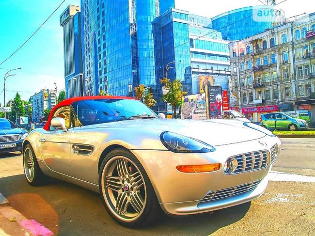 В Украине выставили на продажу редкий спортивный автомобиль (ФОТО)
