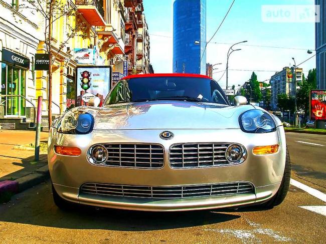 В Украине выставили на продажу редкий спортивный автомобиль (ФОТО)