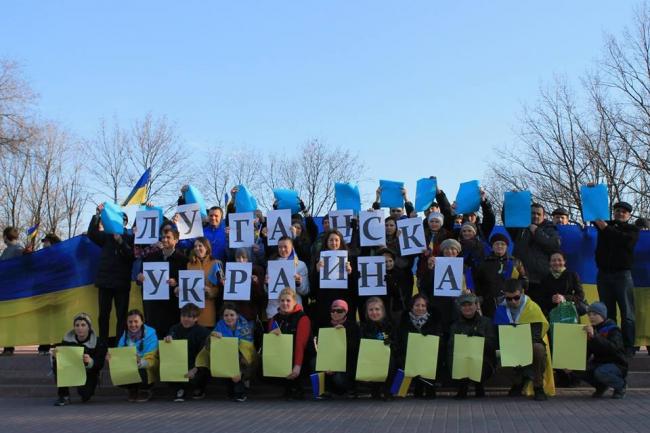 Неизвестные устроили проукраинскую акцию в оккупированном боевиками Луганске (ФОТО)