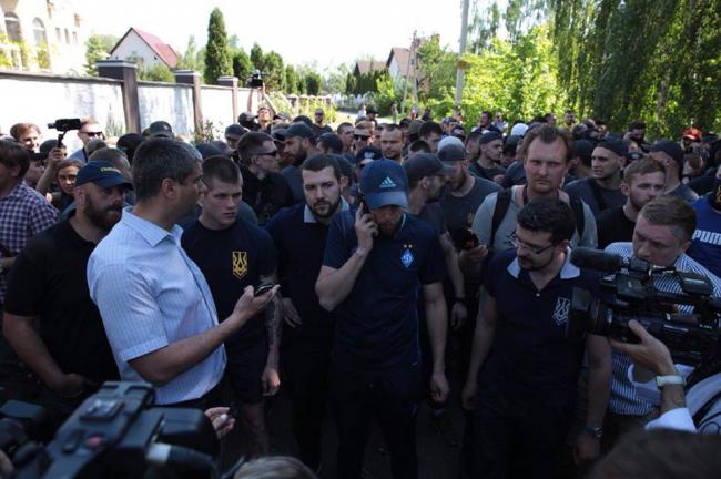 В Киевской области произошла драка между активистами “Национального корпуса” и полицейскими (ФОТО)