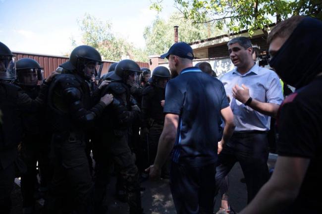 В Киевской области произошла драка между активистами “Национального корпуса” и полицейскими (ФОТО)
