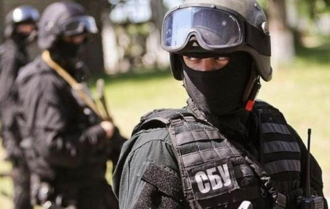 Украинские спецслужбы обезвредили банду торговцев оружием (ФОТО)