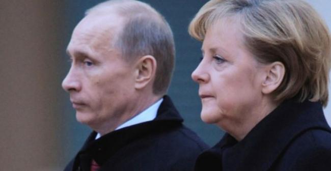Порошенко и Меркель обсудили поездку в Россию